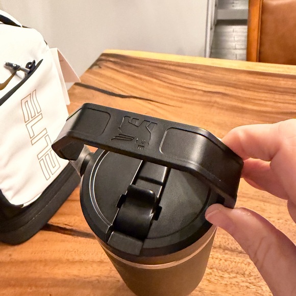 Stanley Black Tumbler with Flip Straw - Picture 4 of 4